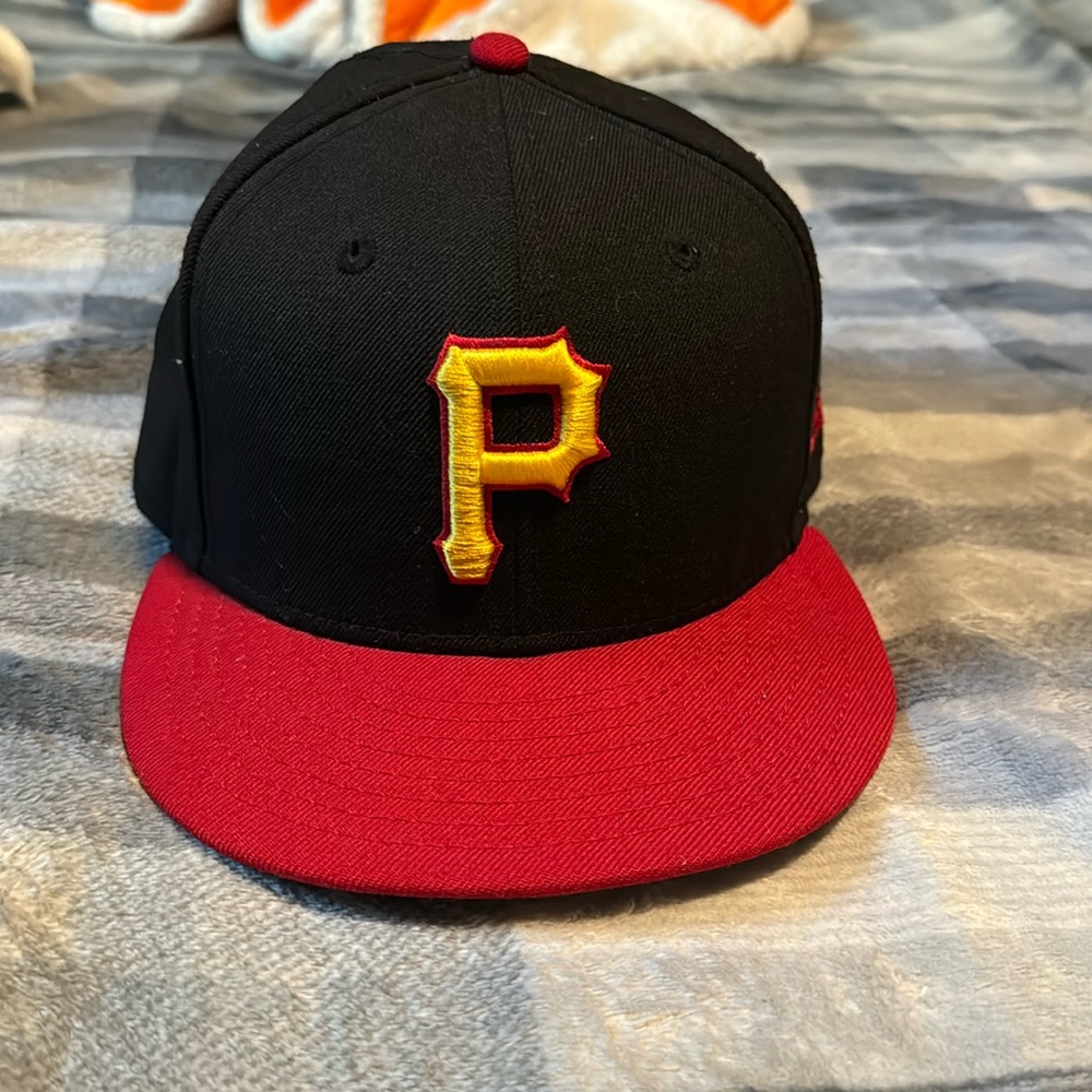 New Era Pittsburgh Pirates hat. Size 7 3/8.